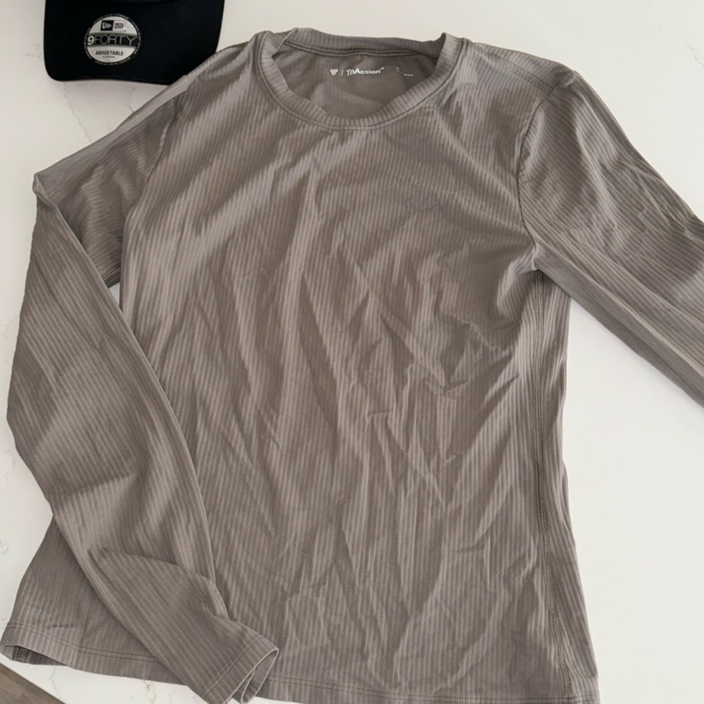 Aritzia TnAction top